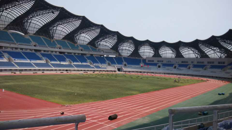 安庆体育中心卫生间隔断项目顺利竣工